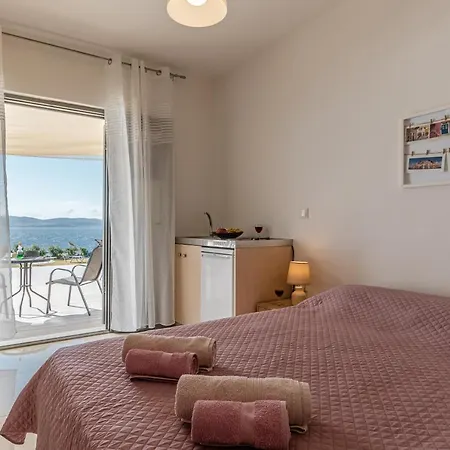 Dionysus House And Ariadne Стелида